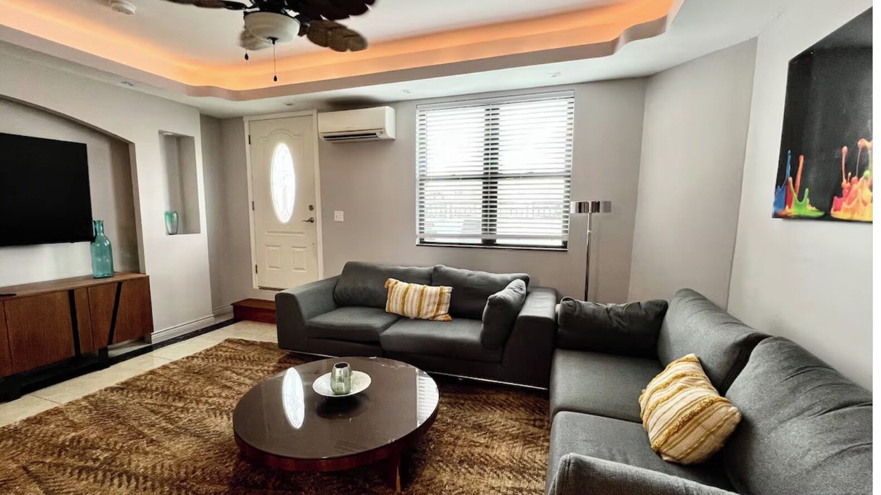 Photo of Livingroom in Center City