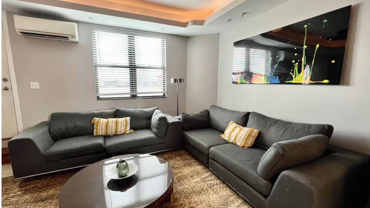 Photo of Livingroom in Center City