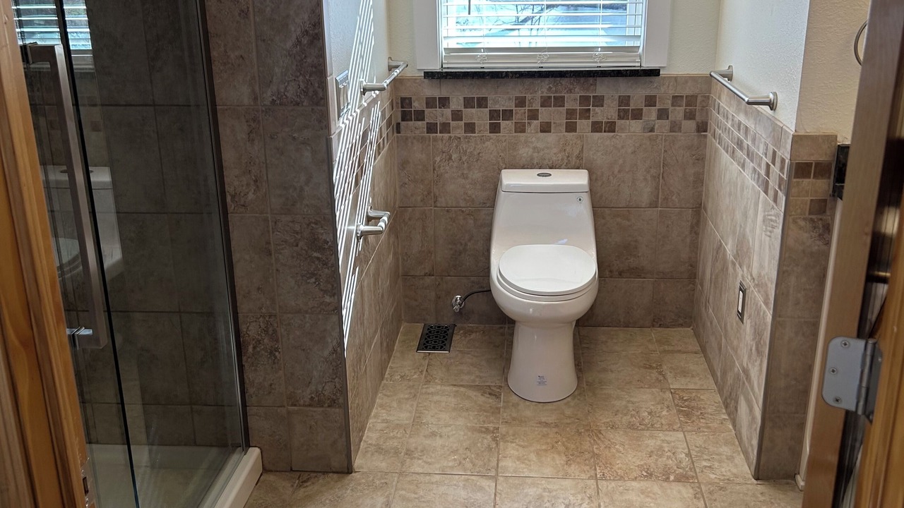 Photo of Bathroom in Oak Harbor