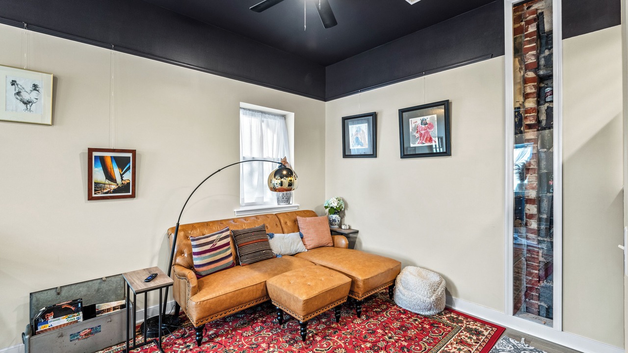 Photo of Livingroom in Issue