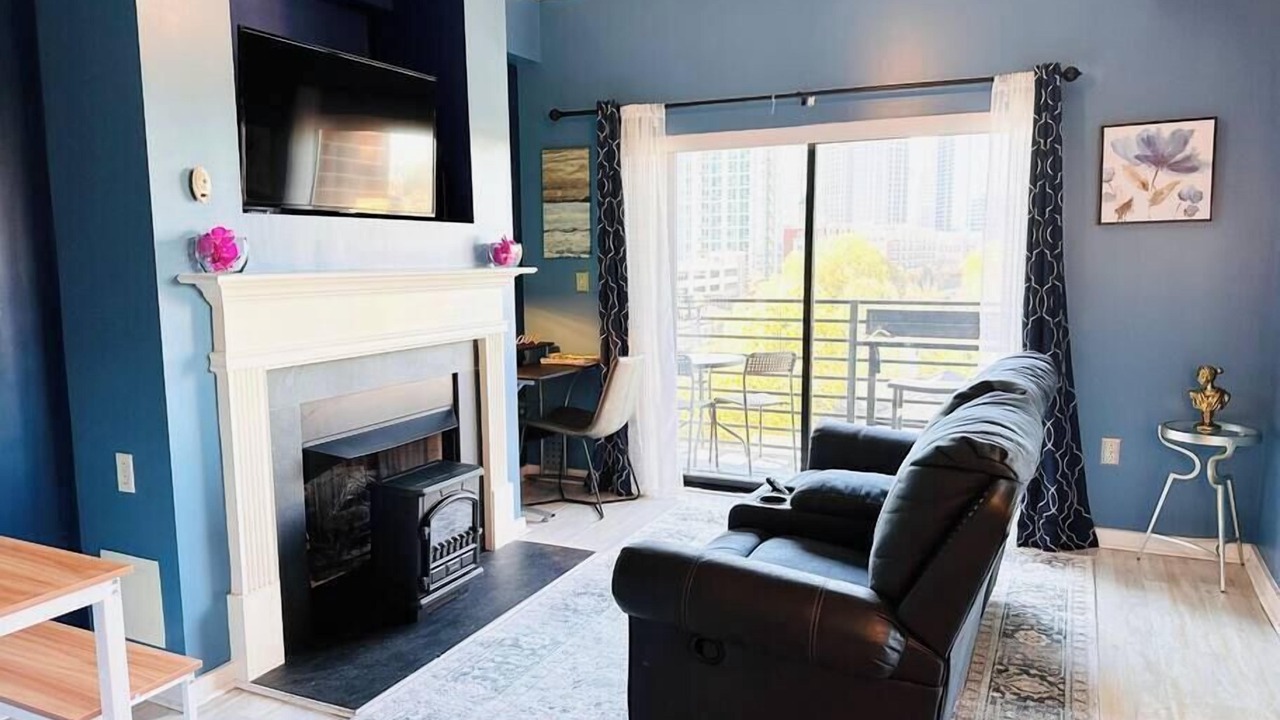 Photo of Livingroom in Charlotte Center City