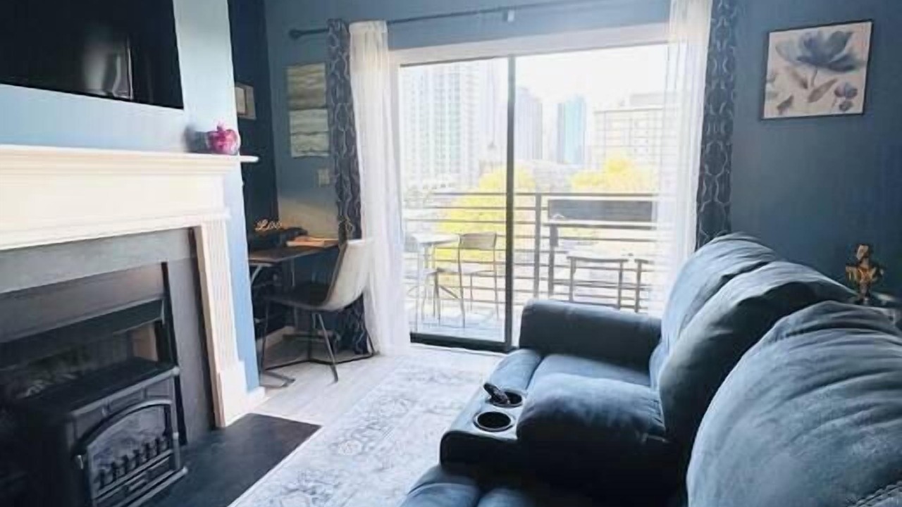 Photo of Livingroom in Charlotte Center City