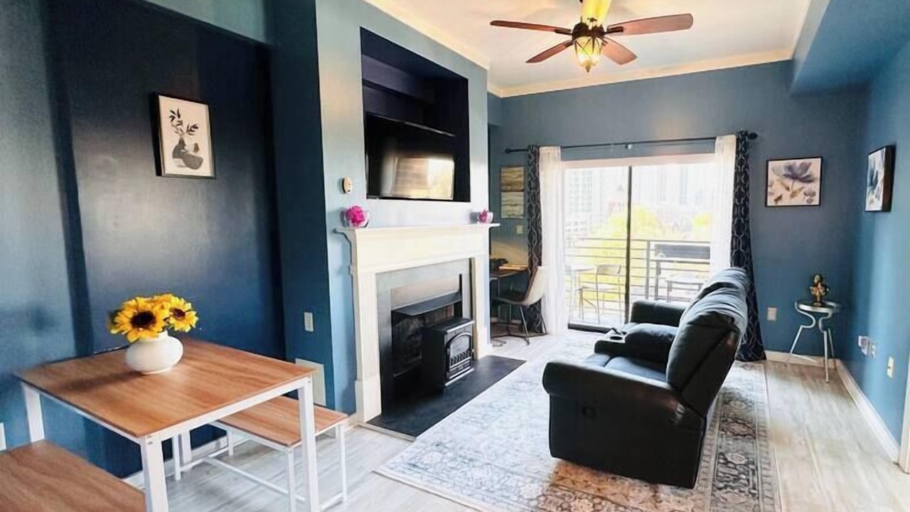 Photo of Livingroom in Charlotte Center City