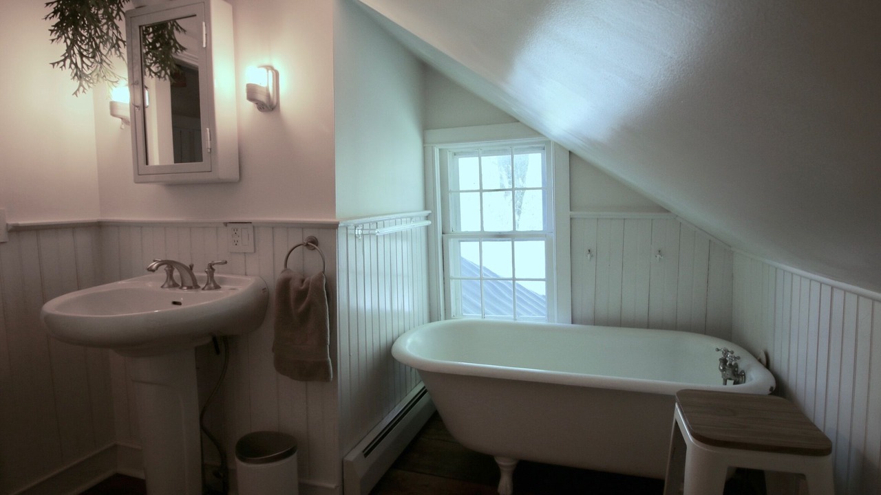Photo of Bathroom in Town of Olive