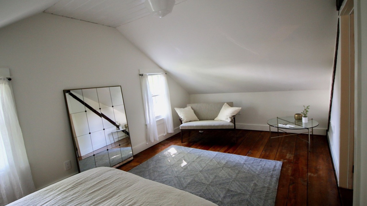 Photo of Bedroom in Town of Olive