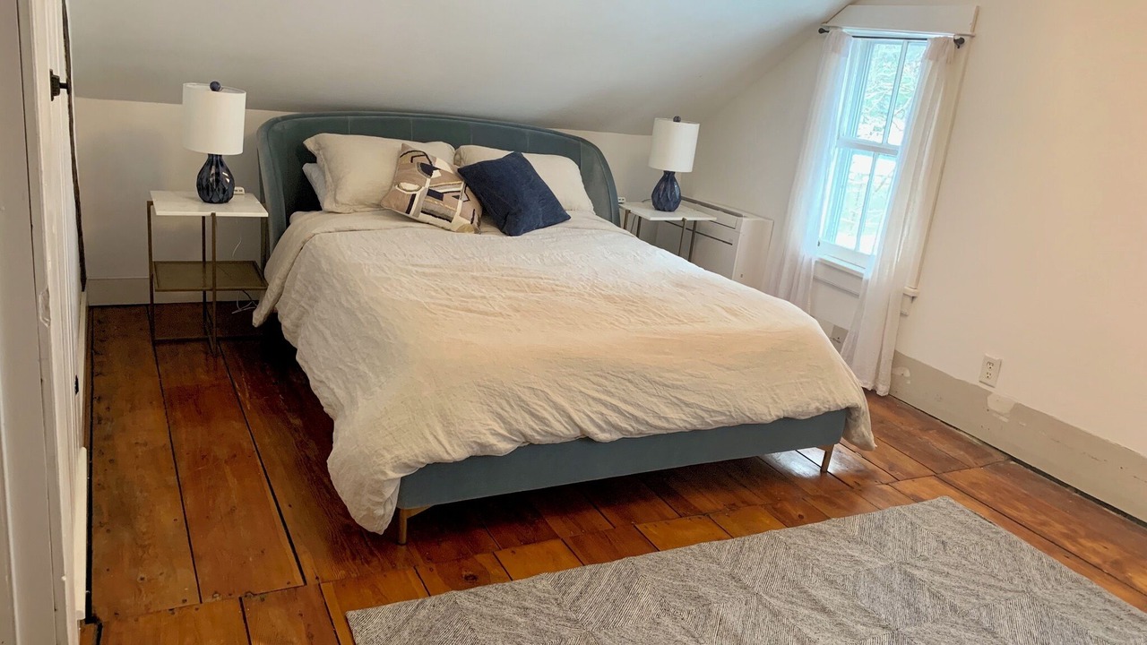 Photo of Bedroom in Town of Olive