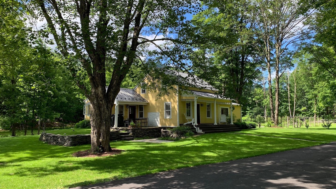 Photo of Outdoor in Town of Olive