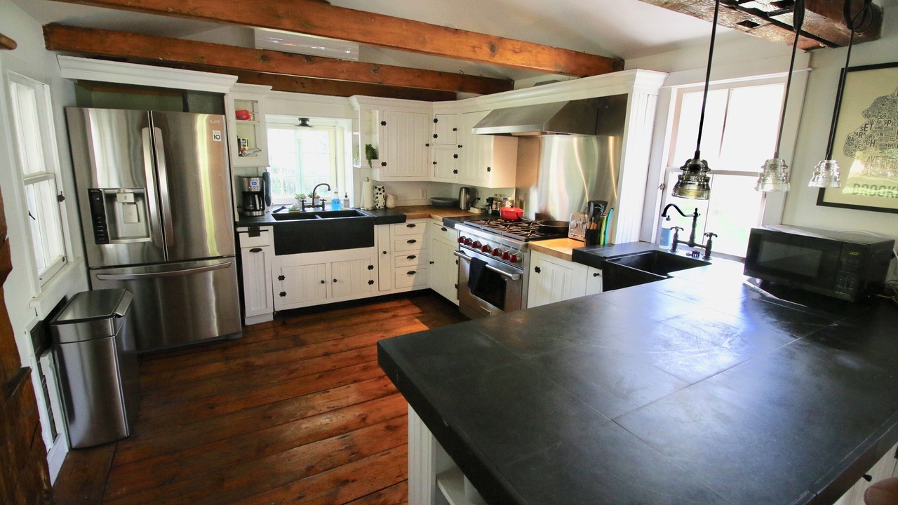 Photo of Kitchen in Town of Olive