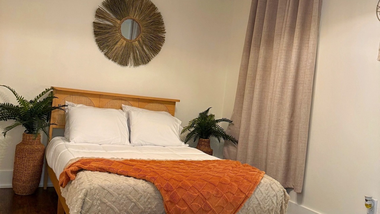 Photo of Bedroom in Orange