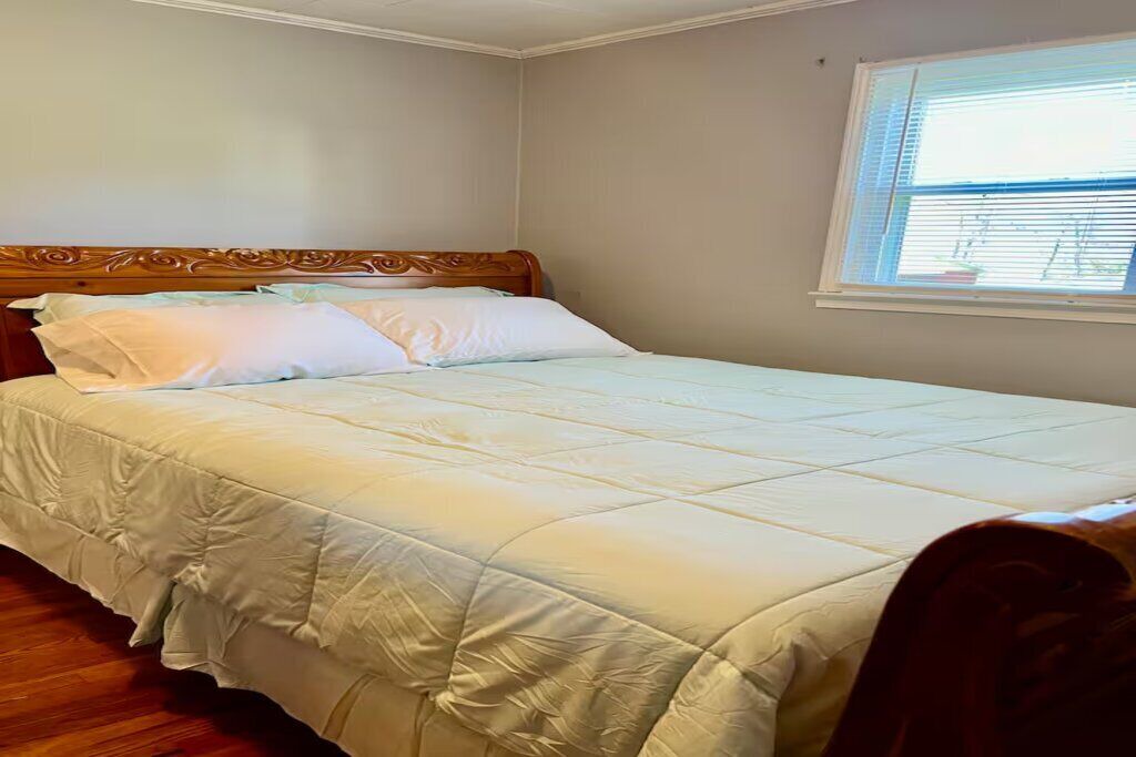 Photo of Bedroom in Isom