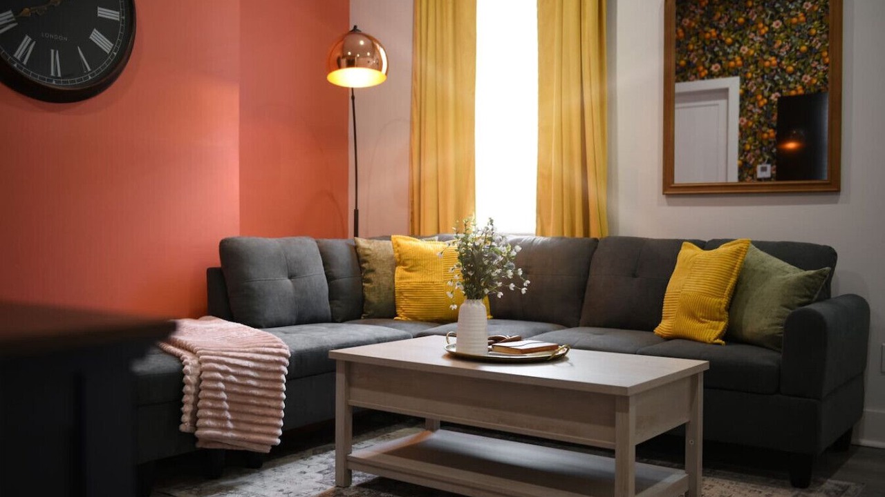 Photo of Livingroom in Lower Lawrenceville