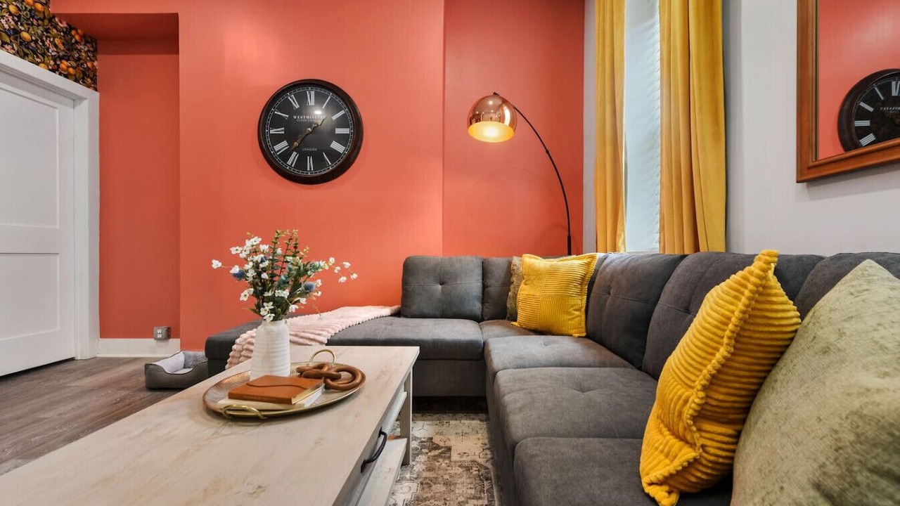 Photo of Livingroom in Lower Lawrenceville