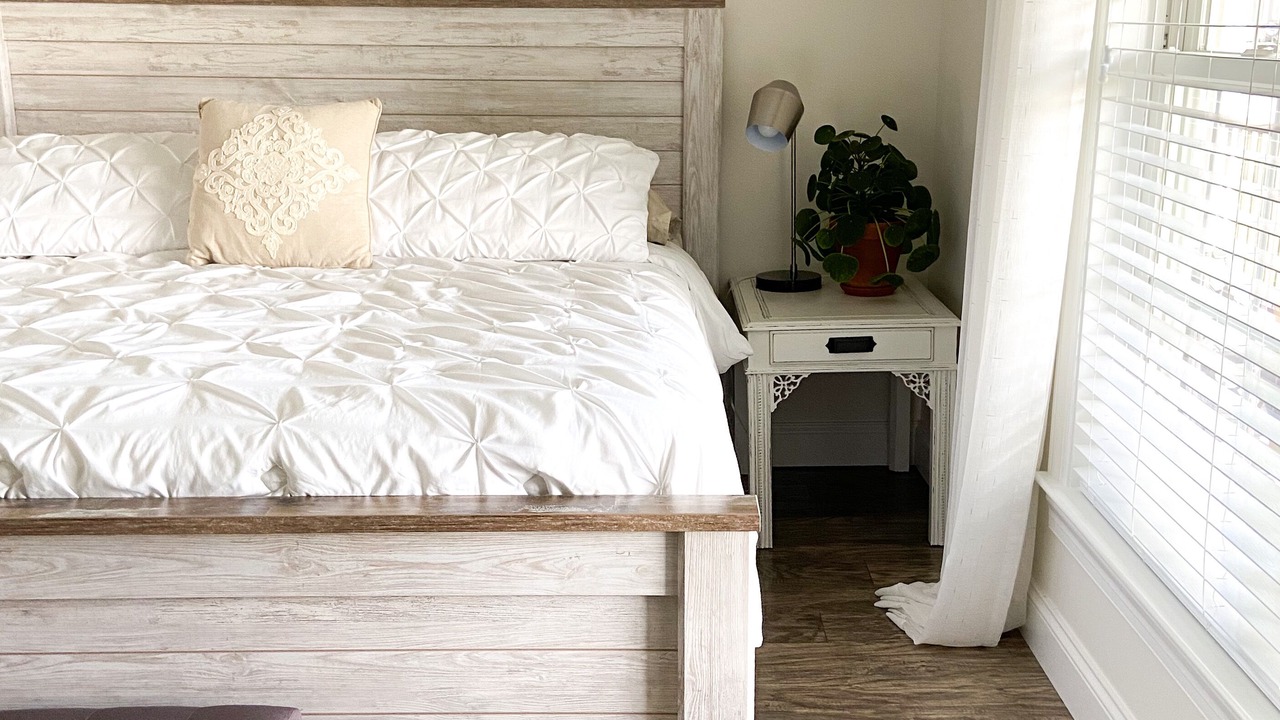Photo of Bedroom in Gap