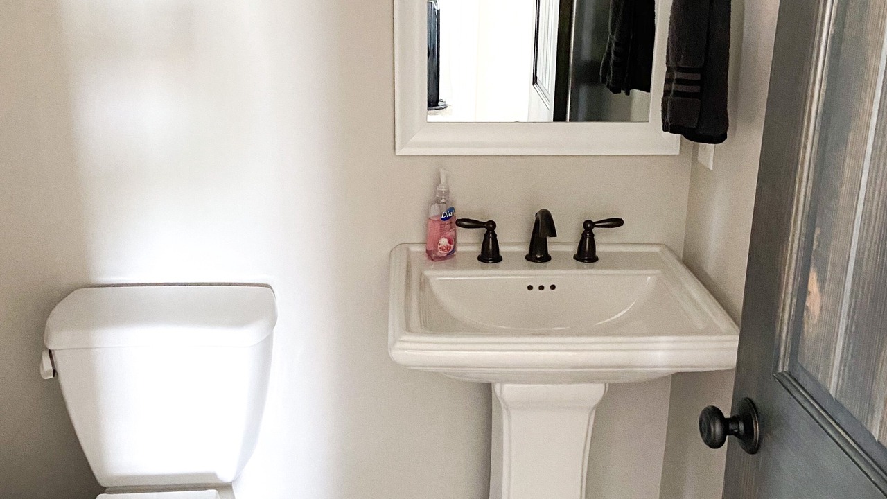 Photo of Bedroom in Gap
