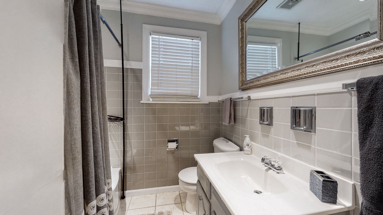 Photo of Bathroom in Green Hills