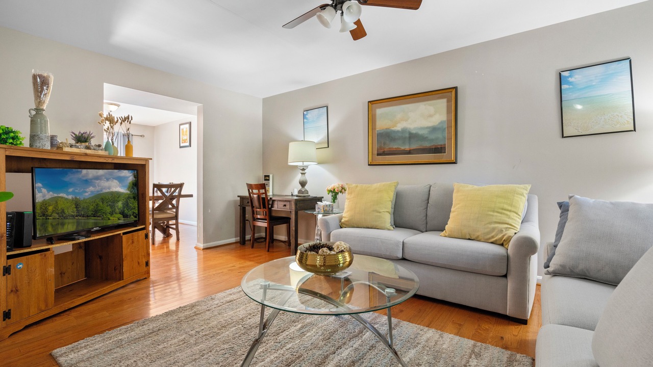 Photo of Livingroom in Montgomery Village