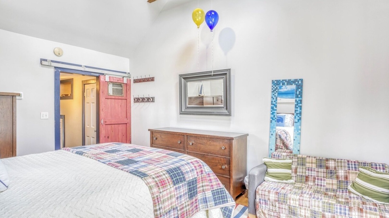 Photo of Bedroom in Historic District