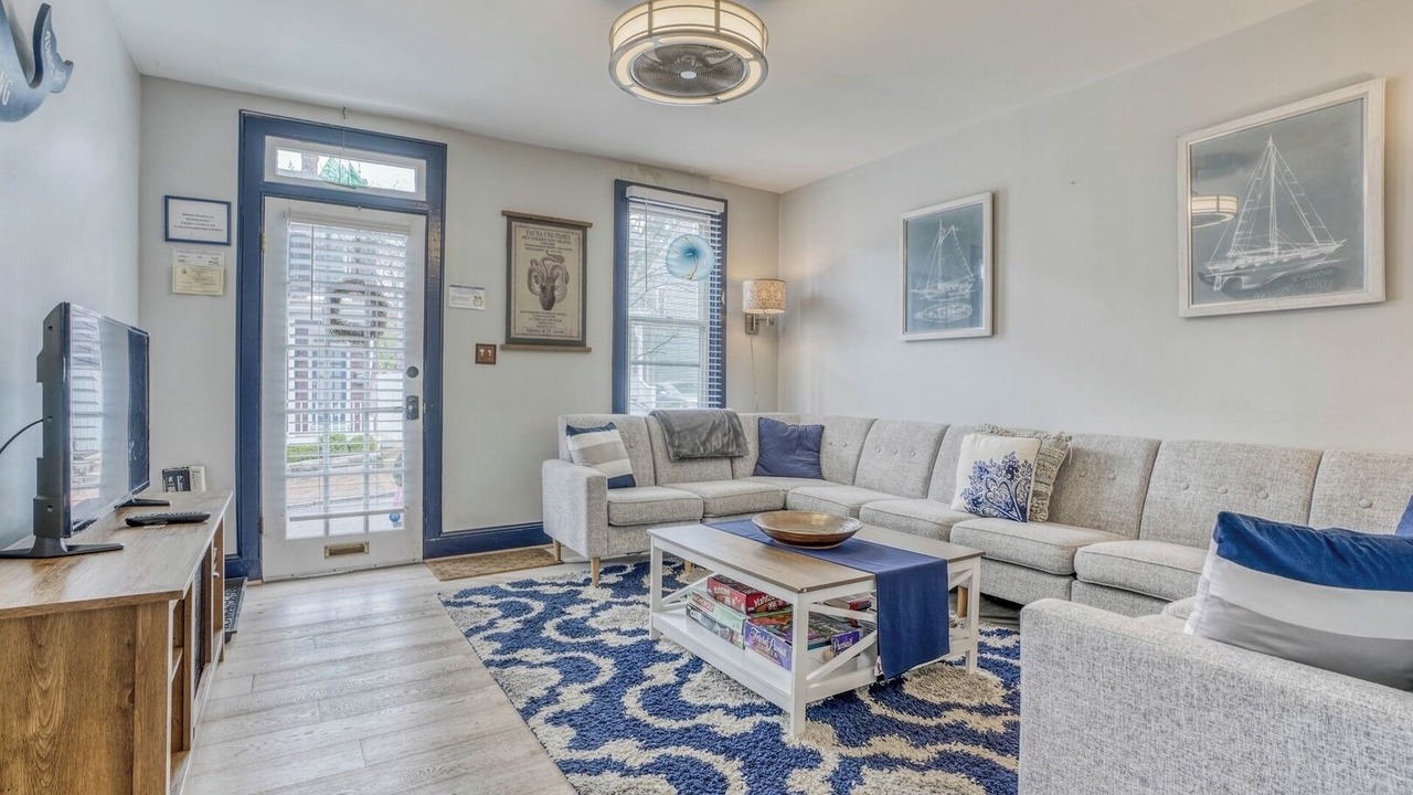 Photo of Livingroom in Historic District