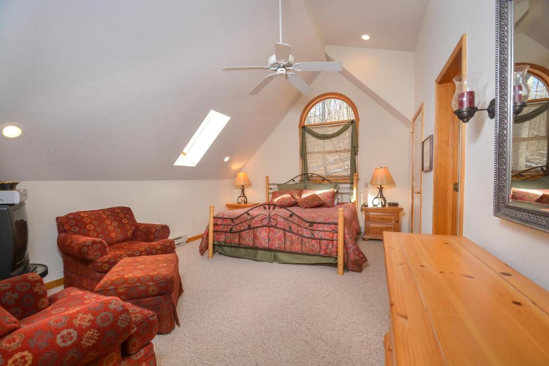 Photo of Livingroom in McHenry