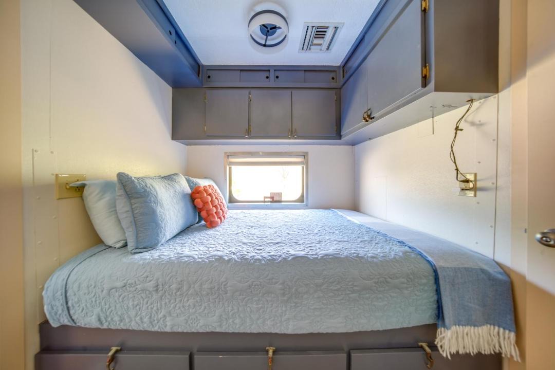 Photo of Bedroom in Adrian Furnace