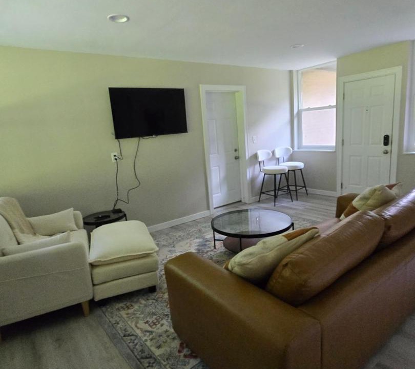 Photo of Livingroom in Roselawn Finance