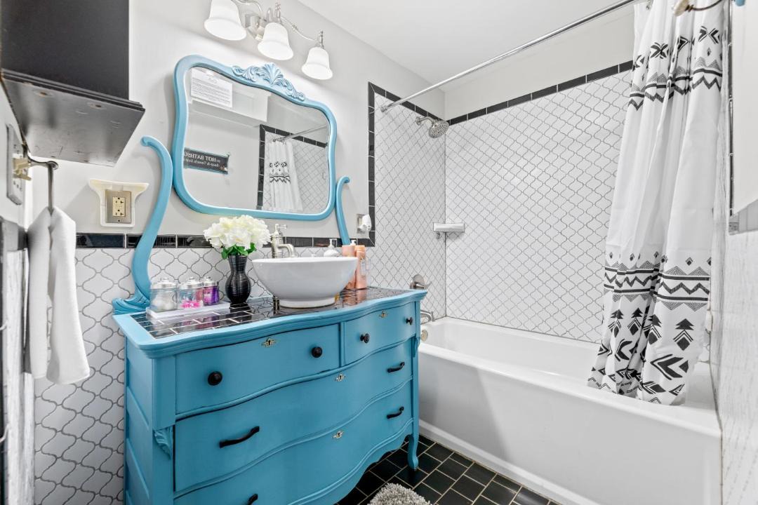 Photo of Bathroom in Detroit - Shoreway