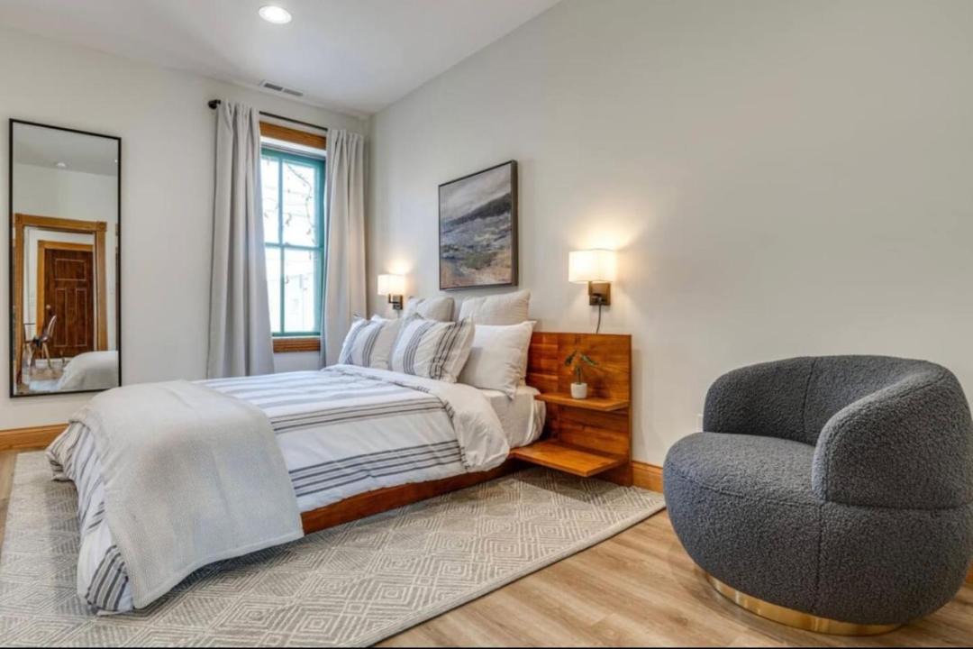Photo of Bedroom in Lockerbie Square