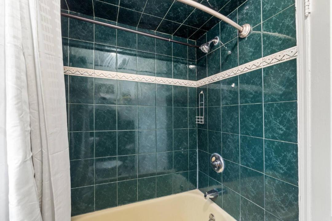 Photo of Bathroom in Guttenberg
