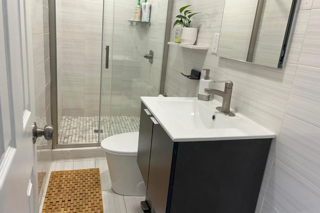 Photo of Bathroom in Teaneck