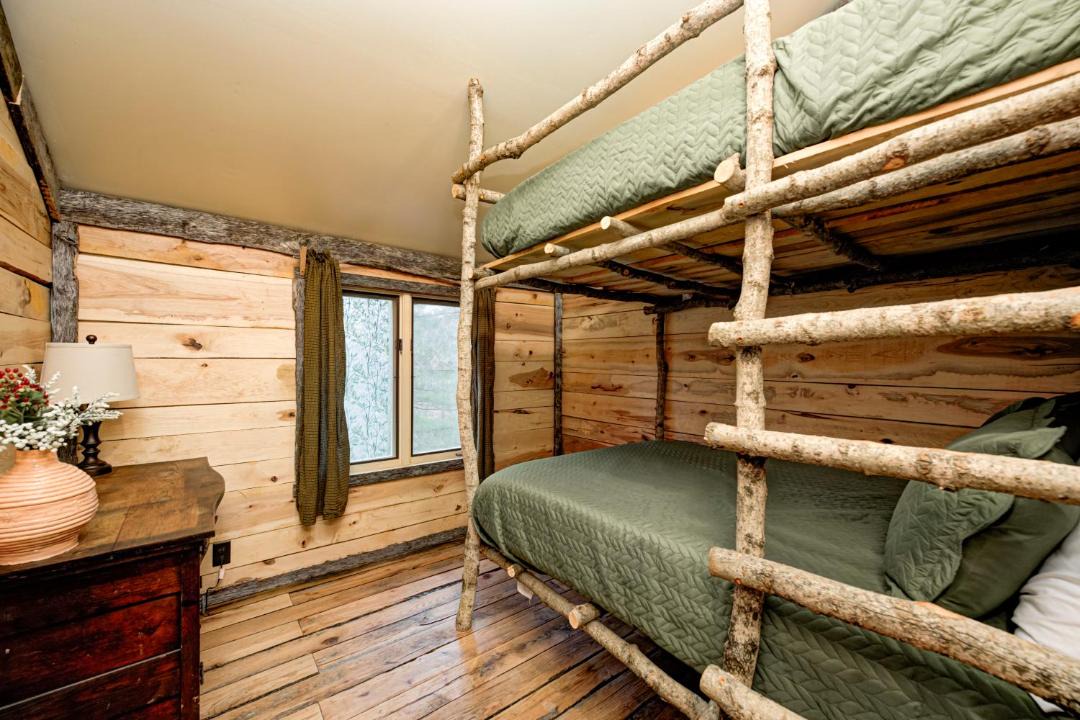 Photo of Bedroom in Helmsburg