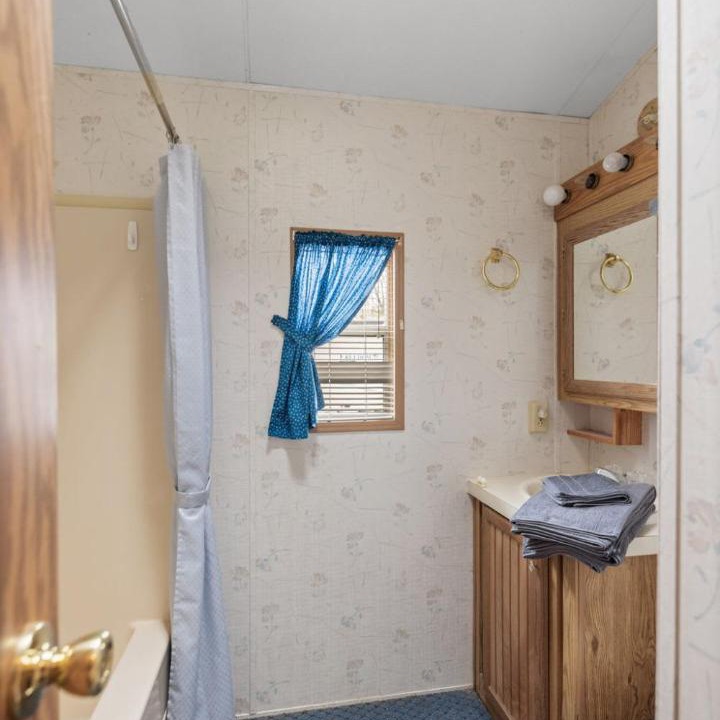 Photo of Bathroom in Russell