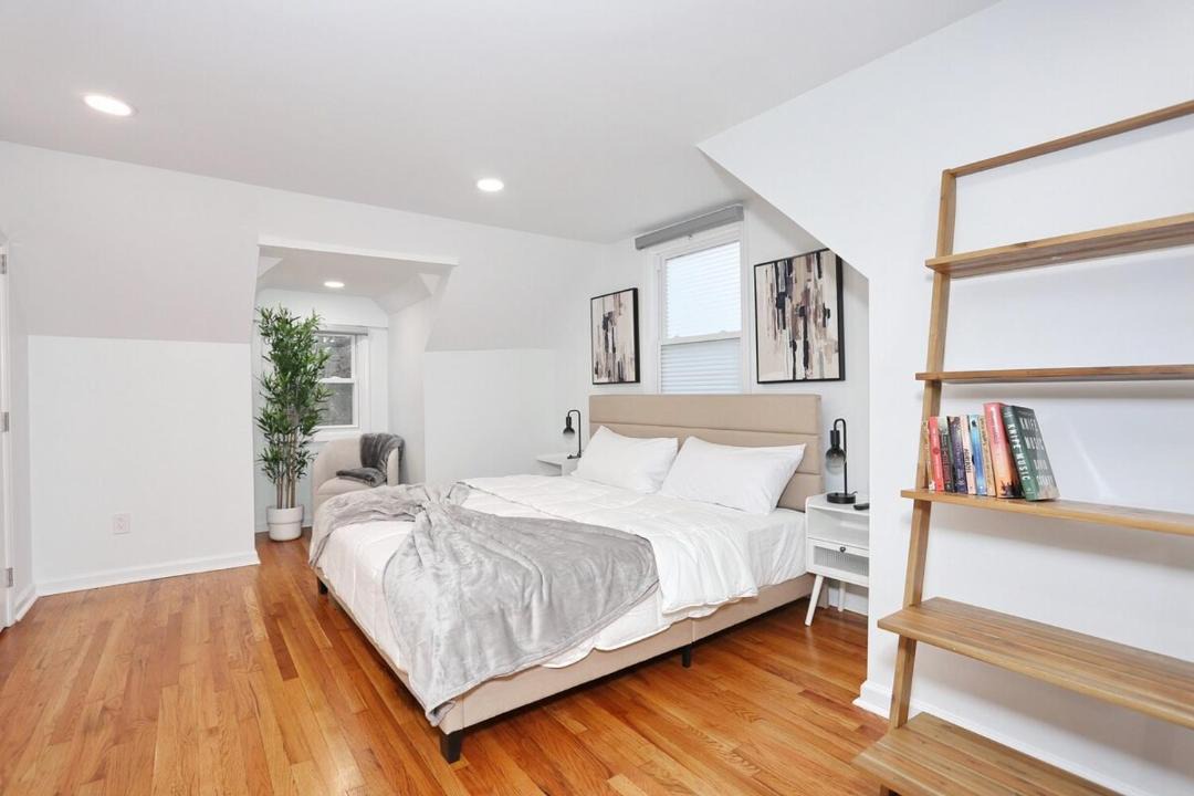 Photo of Bedroom in Bergenfield