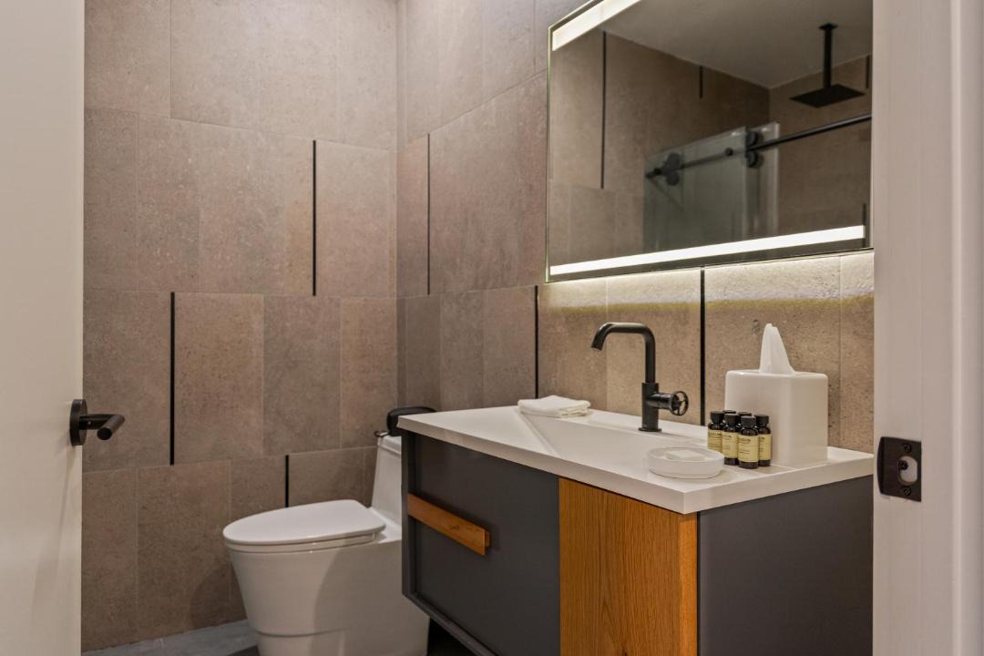 Photo of Bathroom in Logan Square