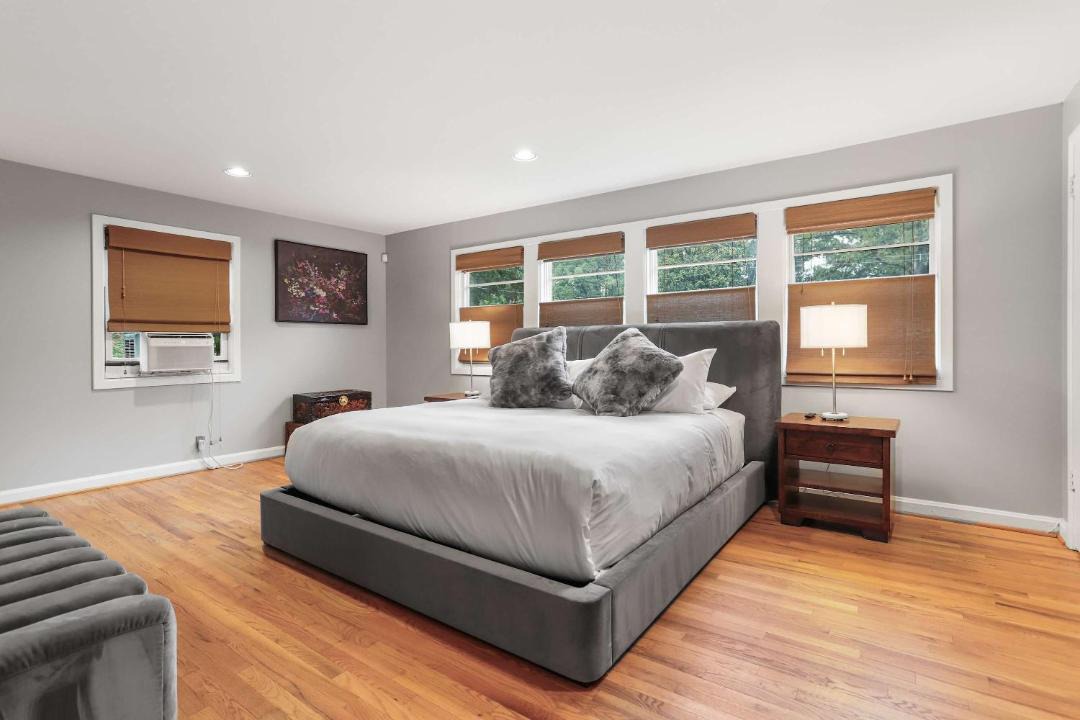 Photo of Bedroom in Baileys Crossroads