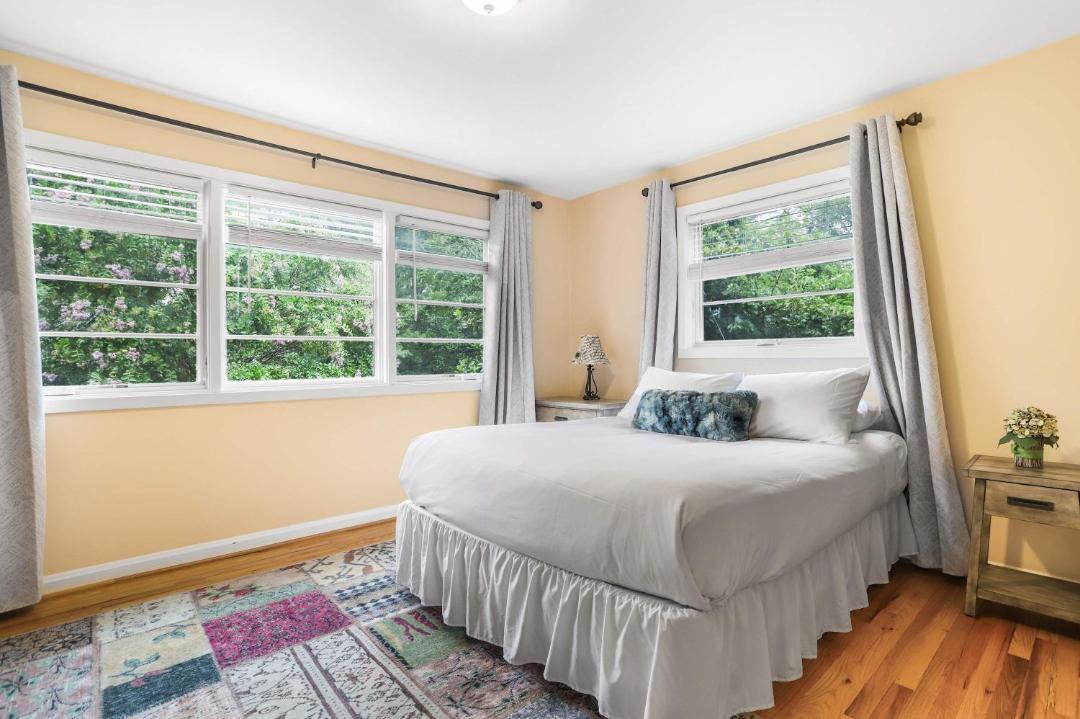 Photo of Bedroom in Baileys Crossroads