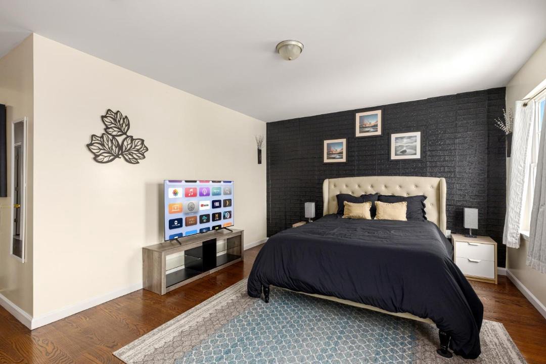 Photo of Bedroom in Newark