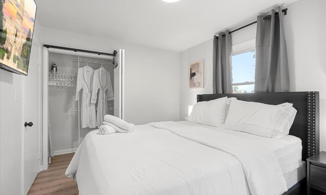 Photo of Bedroom in Jefferson Manor