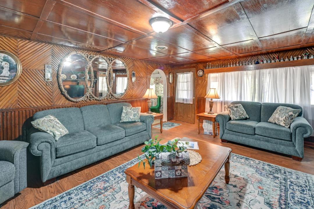 Photo of Livingroom in Waneta