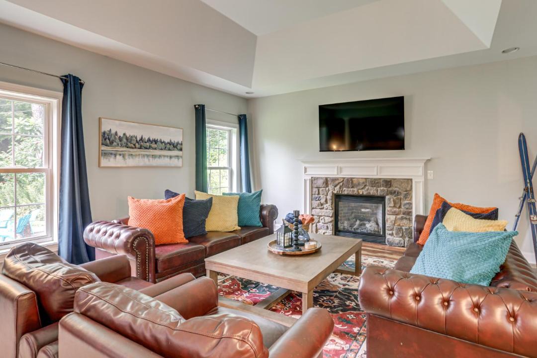 Photo of Livingroom in Collins Center