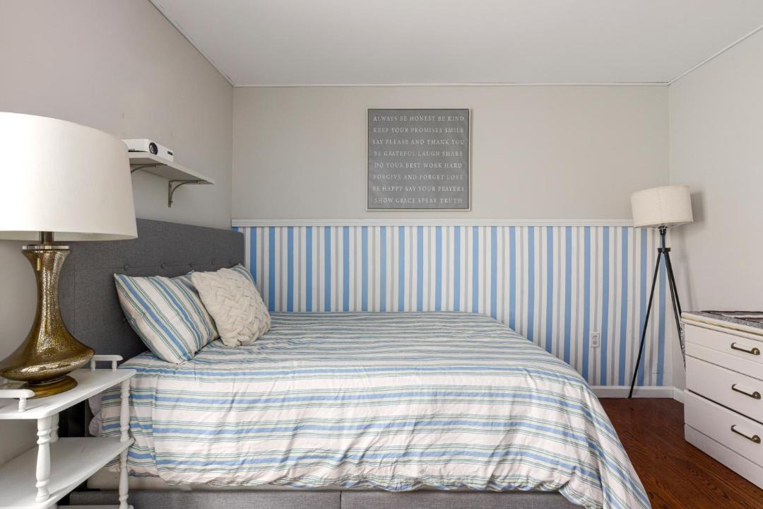 Photo of Bedroom in Newark