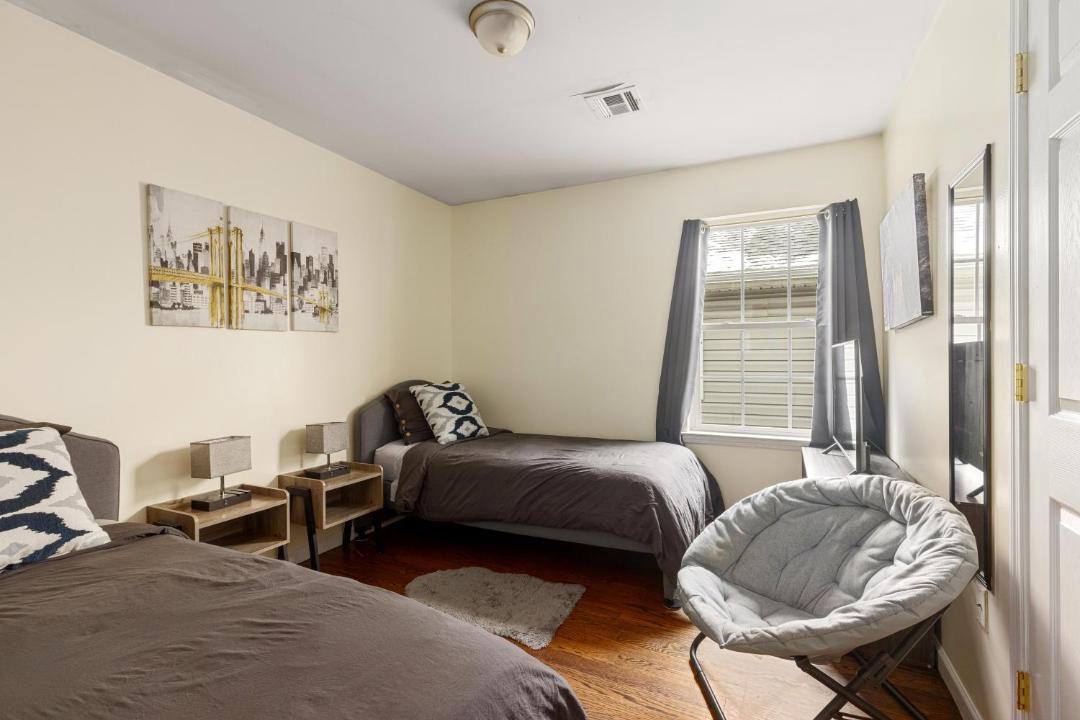 Photo of Bedroom in Newark