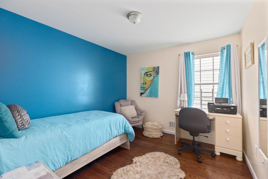 Photo of Bedroom in Newark