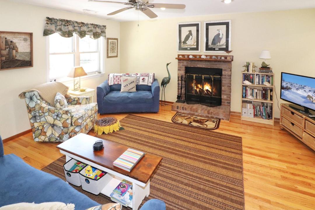 Photo of Livingroom in Deep Hole