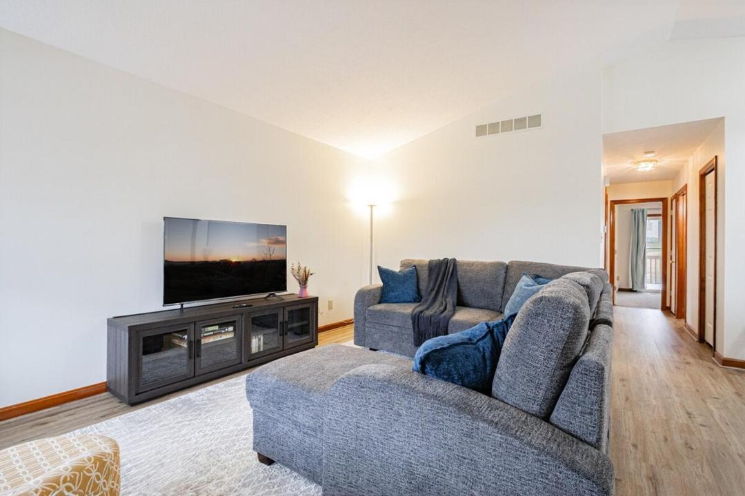 Photo of Livingroom in Akron