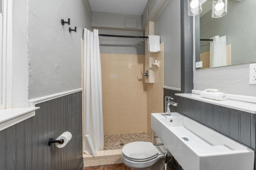 Photo of Bathroom in Douglas