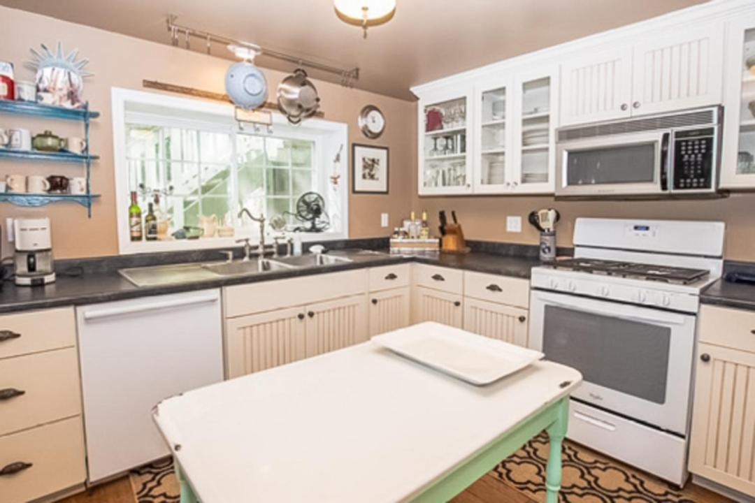 Photo of Kitchen in Town of Jerusalem
