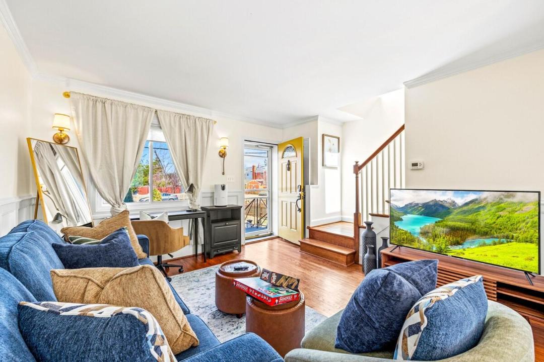 Photo of Livingroom in Old Town Alexandria