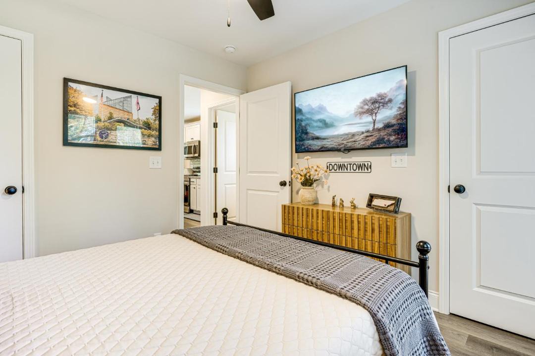 Photo of Bedroom in Lookout Valley Neighborhood Association