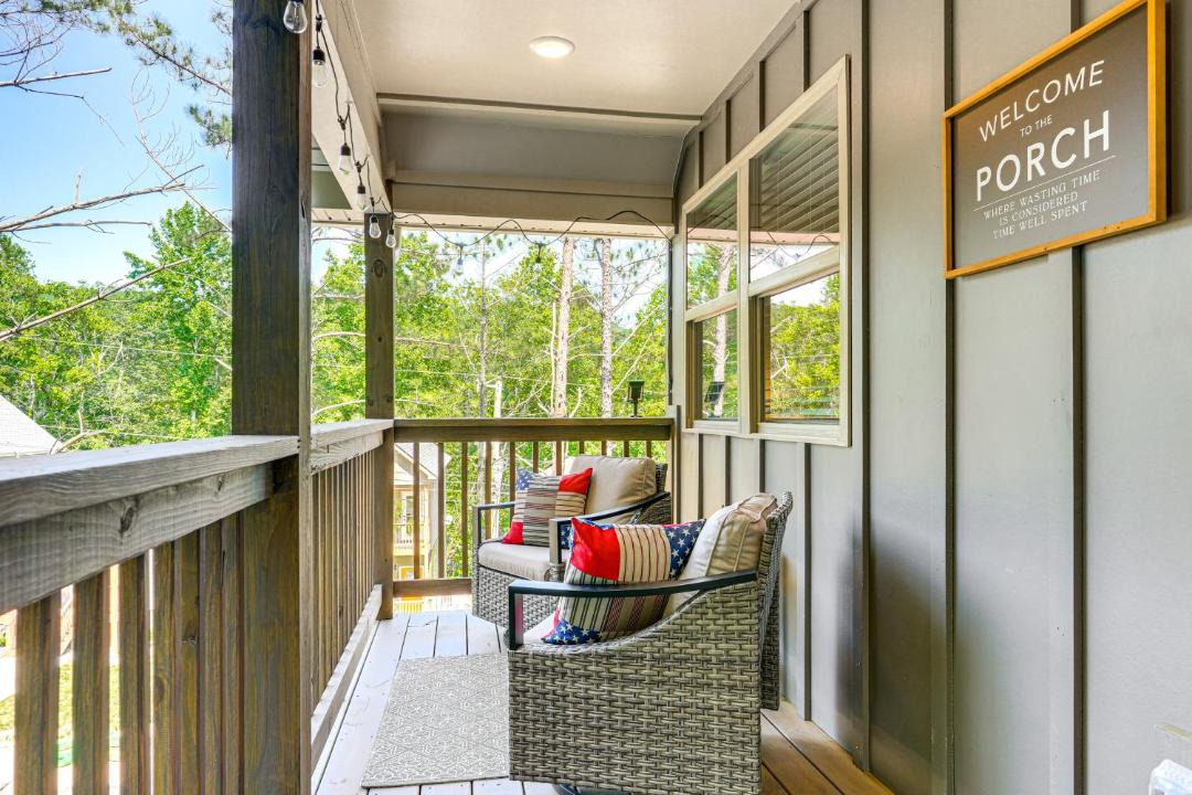 Photo of Patio Balcony in Lookout Valley Neighborhood Association