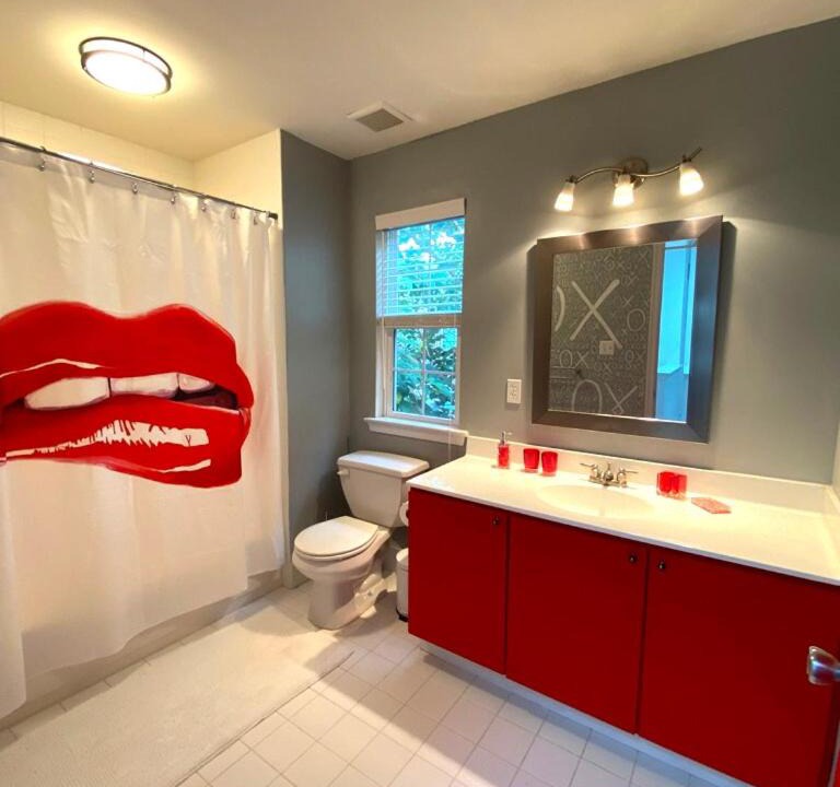 Photo of Bathroom in Graduate Hospital